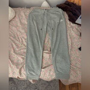 NIKE SWEATPANTS